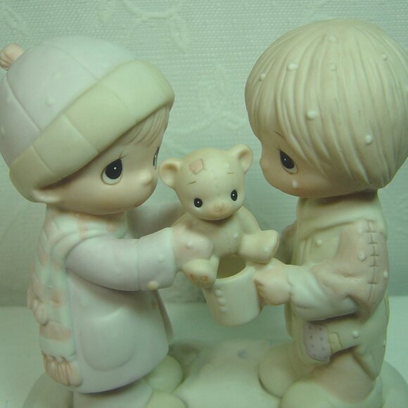 Vintage Jonathan & David figurine-"Christmastime is for Sharing"--1983 - Picture 2 of 5